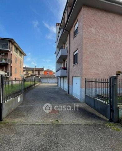 Box/posto auto in residenziale in Via Friuli 1 A