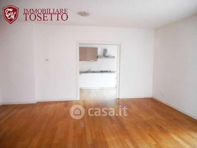 Appartamento in residenziale in Via G. E. di Velo