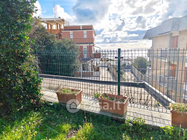 Appartamento in residenziale in Lungomare Enea 144