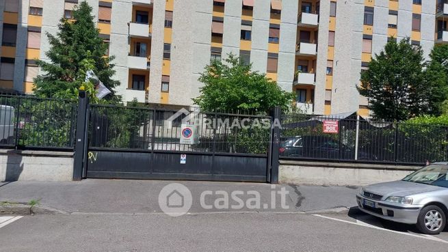 Garage/posto auto in residenziale in Via Giuseppe Avezzana 11