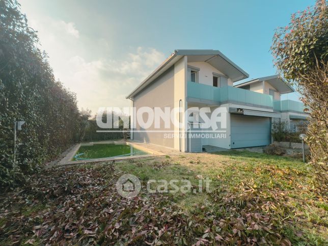 Casa bi/trifamiliare in residenziale in Via Pirandello 20