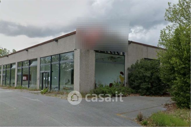 Capannone in commerciale in Via Chinnici