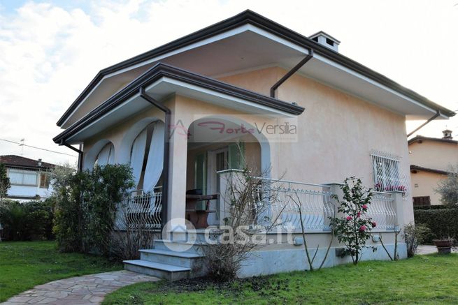 Villa in residenziale in 
