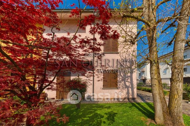 Villa in residenziale in Viale della Liberazione 19