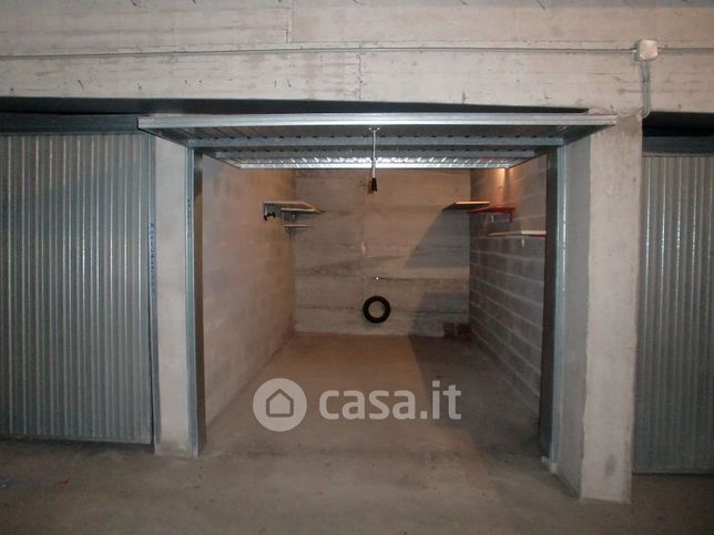 Garage/posto auto in residenziale in Via Italo Montemezzi 60