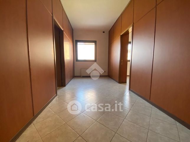 Ufficio in commerciale in Via Roma 9