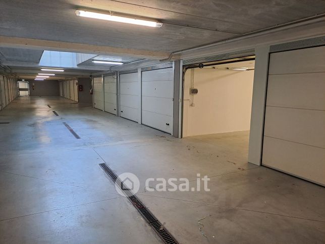 Garage/posto auto in residenziale in Via Telemaco Signorini 23