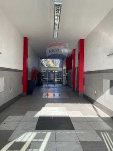 Ufficio in commerciale in Viale Italia 12