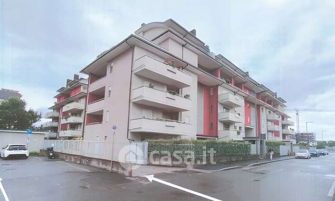 Garage/posto auto in residenziale in Via IV Novembre 1