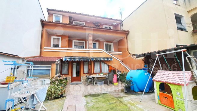 Casa indipendente in residenziale in