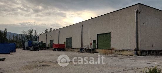 Capannone in commerciale in Via Badia
