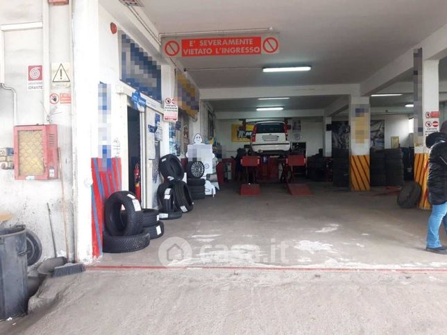 Capannone in commerciale in Via Francesco Baracca