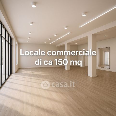 Negozio/locale commerciale in commerciale in Viale Tiberio 28