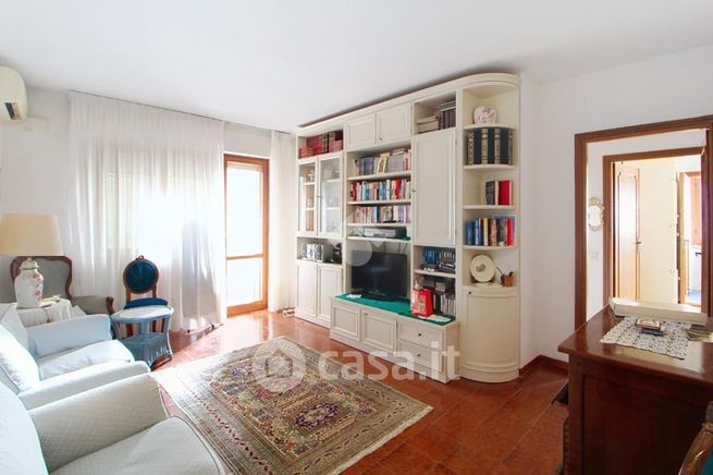 Appartamento in residenziale in Via Carlo del Prete 8