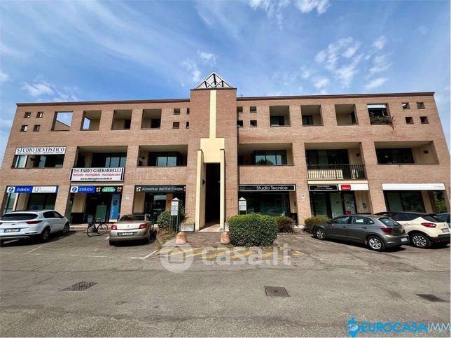 Ufficio in commerciale in Via Ugo da Carpi 84