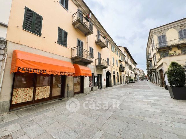 Attivitã /licenza (con o senza mura) in commerciale in Via Vittorio Emanuele II 274