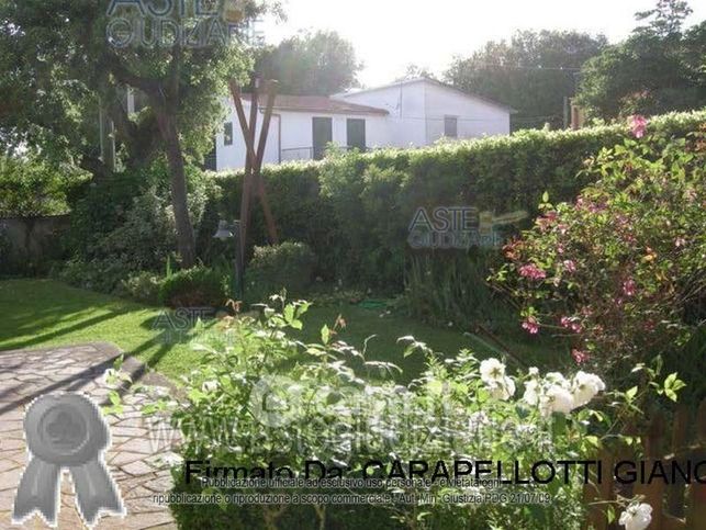 Villetta a schiera in residenziale in Via delle Robinie 45