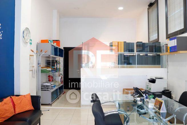 Ufficio in commerciale in 