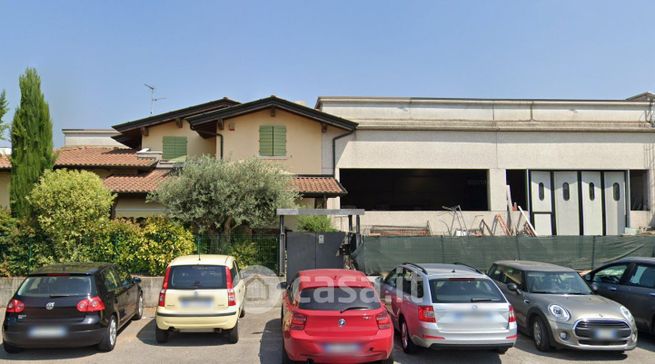 Capannone in commerciale in Via Industriale 8 d