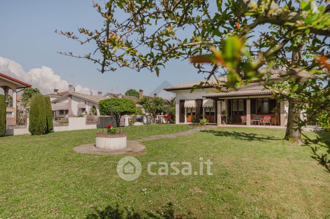 Casa indipendente in residenziale in Piazza I Maggio