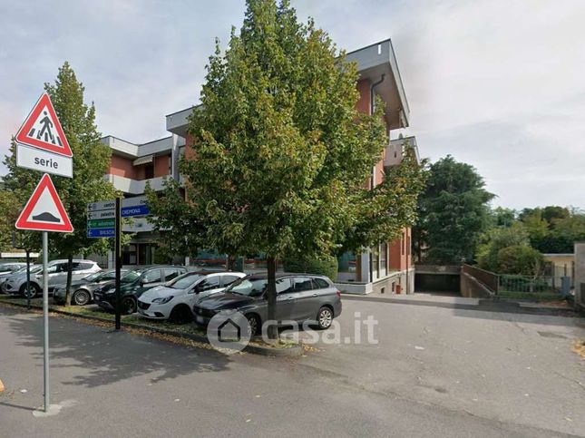 Box/posto auto in residenziale in Via Cremona 33