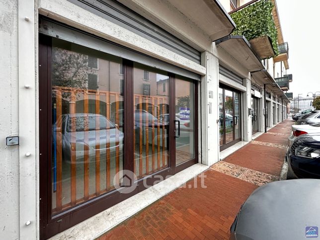Ufficio in commerciale in Viale di vittorio 8 --b