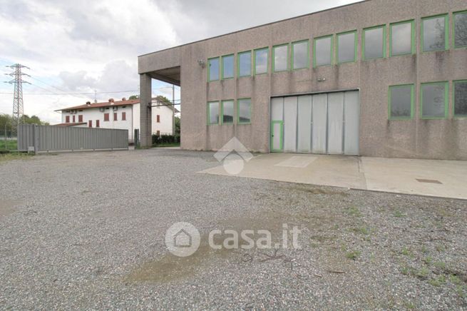 Capannone in commerciale in Via Molinara