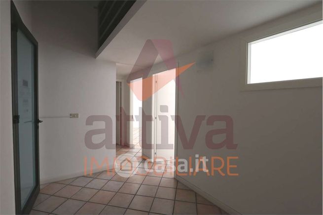Ufficio in commerciale in