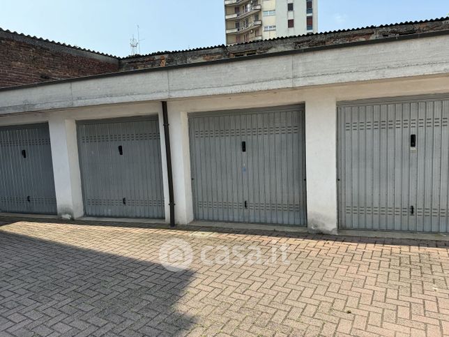 Garage/posto auto in residenziale in Via Gerolamo Ugoni