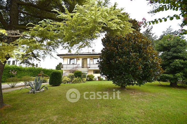 Casa indipendente in residenziale in Via Angelo Gressani 3