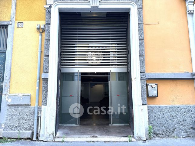 Negozio/locale commerciale in commerciale in Via Luigi Pasteur 5