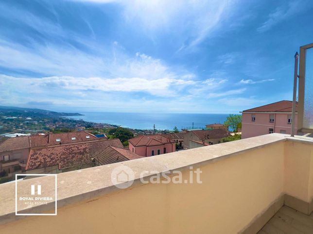 Appartamento in residenziale in Via Costa 41