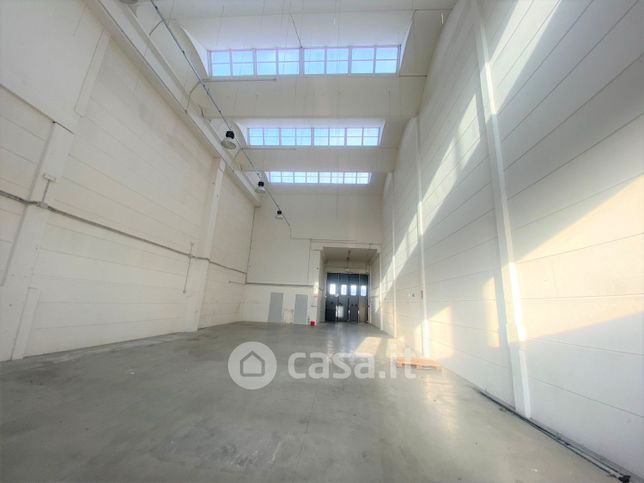 Capannone in commerciale in Via Maiano 207