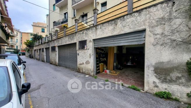 Garage/posto auto in residenziale in Via Pica 10