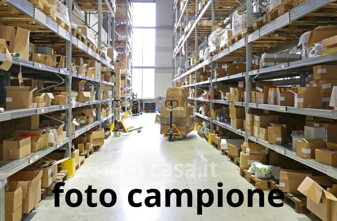 Capannone in commerciale in Via Ticino