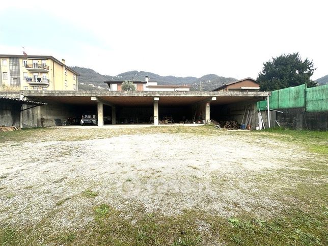Box/posto auto in residenziale in Via S. S. Cosma e Damiano