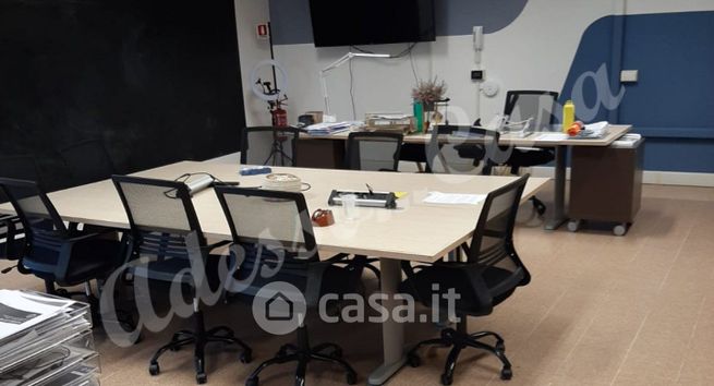 Ufficio in commerciale in 