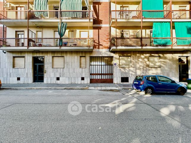 Garage/posto auto in residenziale in Via Cerrione 26