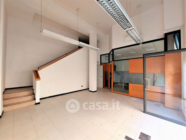 Ufficio in commerciale in 