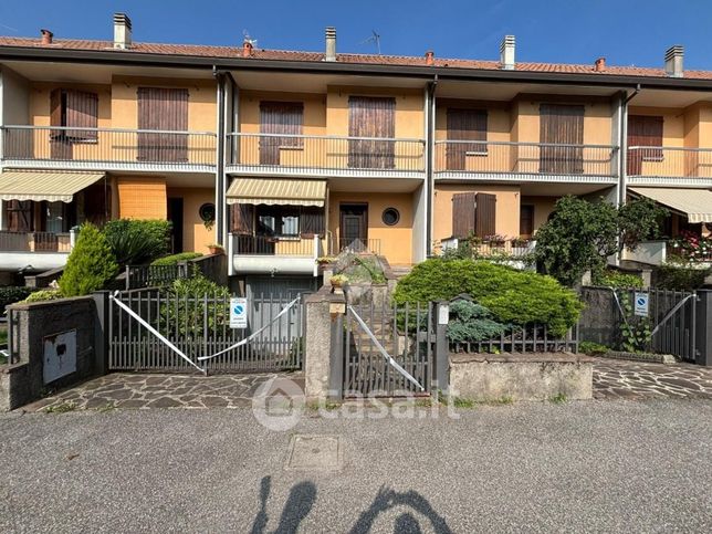 Villetta a schiera in residenziale in Via Ossanesga 54