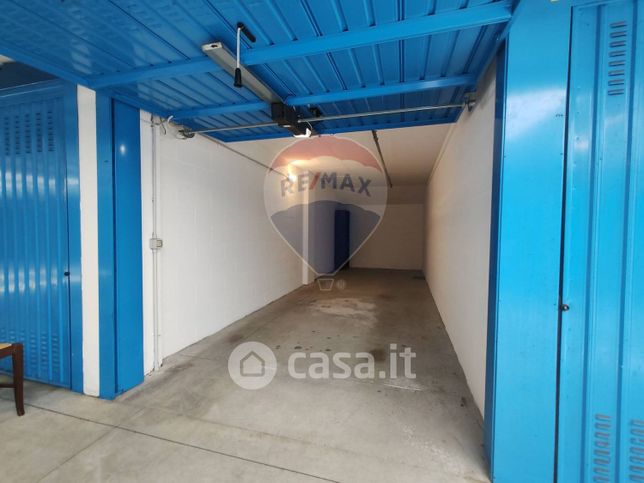 Garage/posto auto in residenziale in Via Enrico Cosenz 54