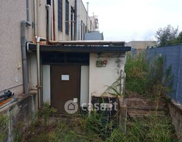 Capannone in commerciale in Via San Fiorano