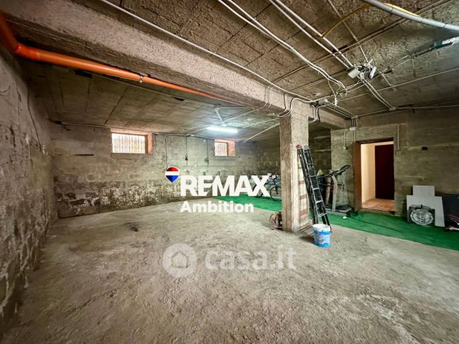 Box/posto auto in residenziale in Via Ugo Foscolo 17