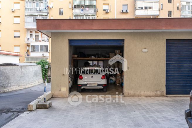 Box/posto auto in residenziale in Via Rinaldo Montuoro 5