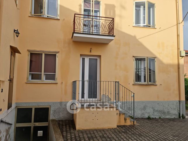 Casa bi/trifamiliare in residenziale in 