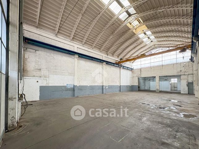 Capannone in commerciale in Via Giuseppe di Vittorio 7