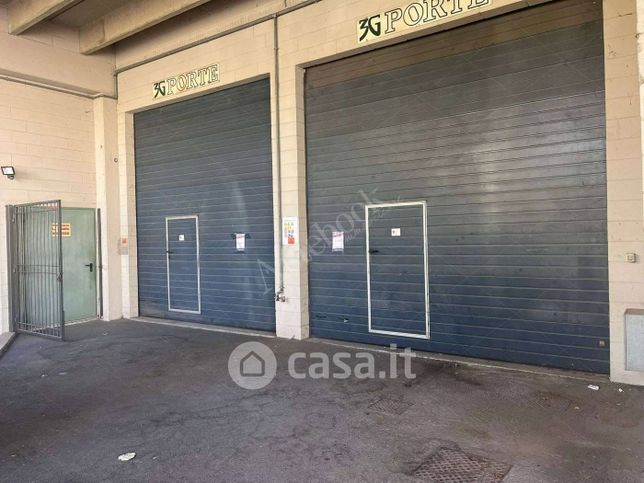 Capannone in commerciale in 