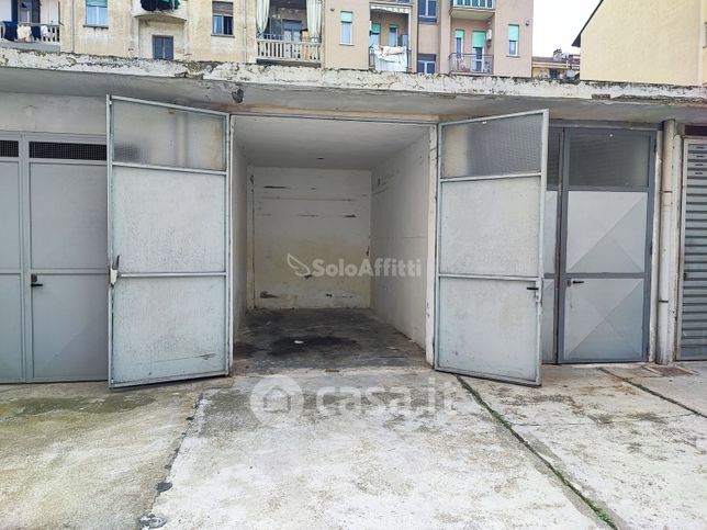 Box/posto auto in residenziale in Via Raffaele Cadorna 43