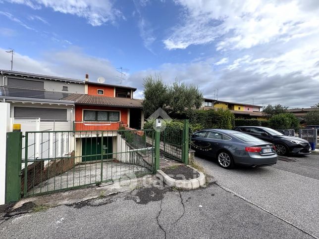 Villetta a schiera in residenziale in Via Desio 42