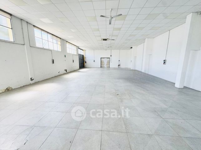Capannone in commerciale in Via Piero Gobetti 14
